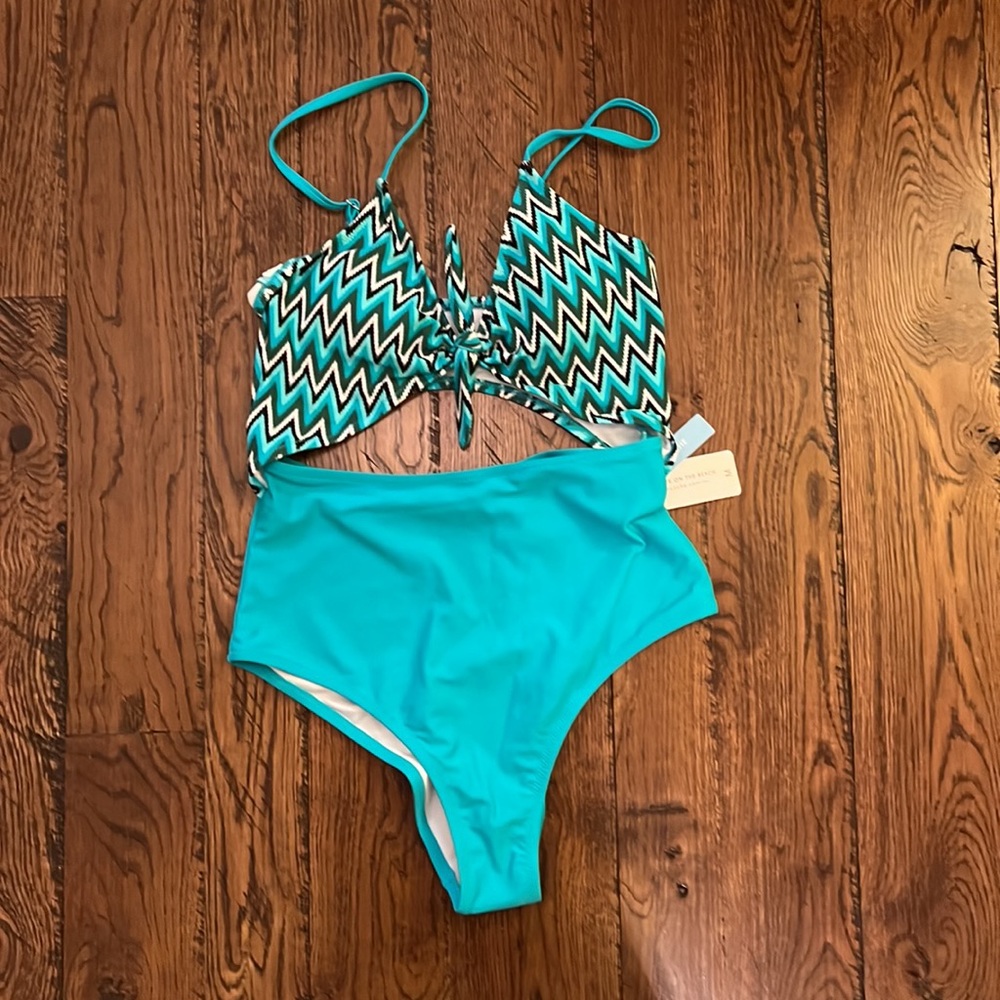 Cupshe turquoise one piece bathing suit. Size medium. New with tags!